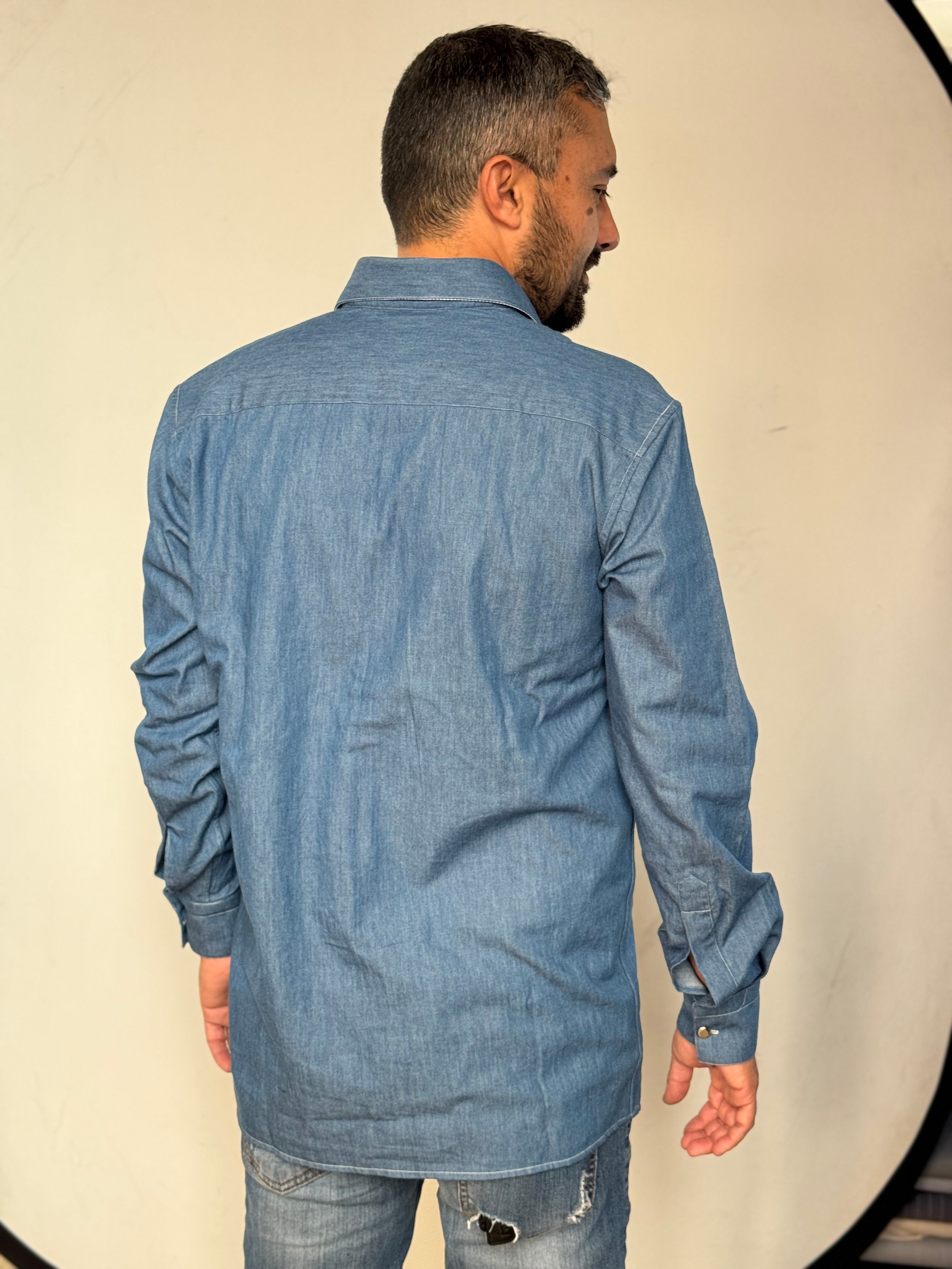 Camicia in denim regular fit  : logo Camiceria Pierro  e bottoni in ferro logaritmo