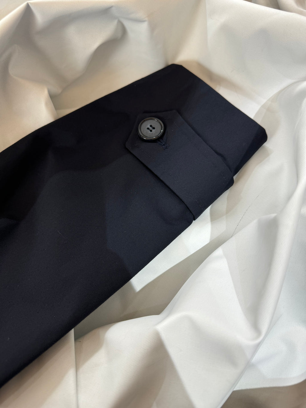 Trench Blu Sartoriale - Eleganza Contemporanea - Pieravì