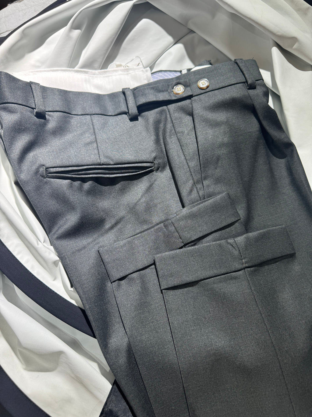 Pantaloni sartoriali 08 - frontal Pince